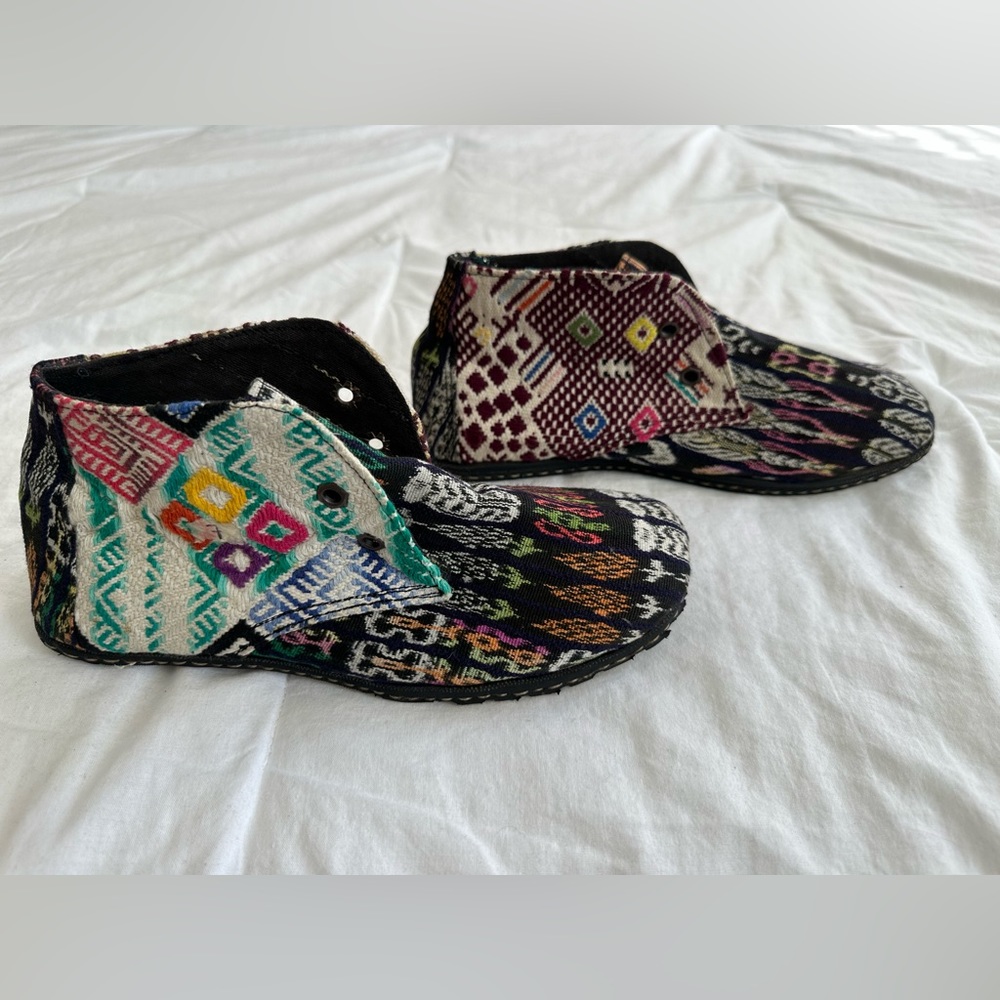EUC Quievac Handmade One Of a Kind Pattern Slip On Shoes w/ Rubber Soles, W 6.5